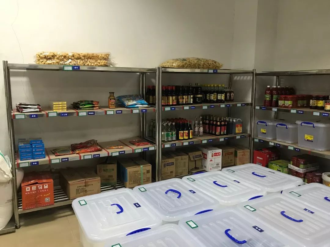 舌尖安全 重視源頭 ——延奎實小食品安全管理人員到廈門利生餐飲公司現(xiàn)場考察餐飲管理